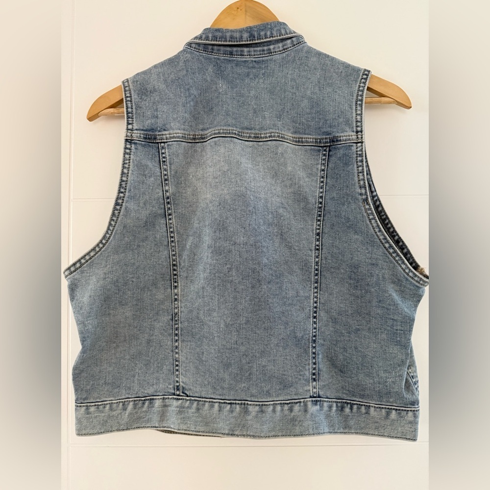 BNWT Brody Jeans Denim Vest, size large. - Picture 6 of 7